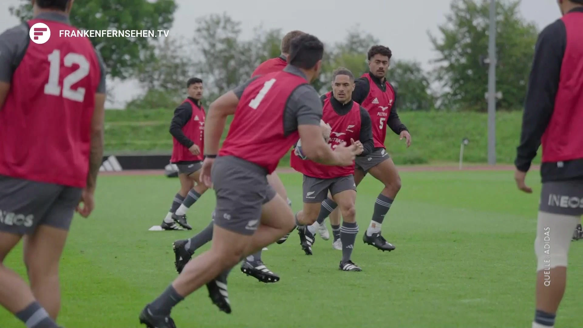 Bekannteste Rugby-Nationalmannschaft der Welt „All Blacks“ trainieren in Herzogenaurach Franken Fernsehen